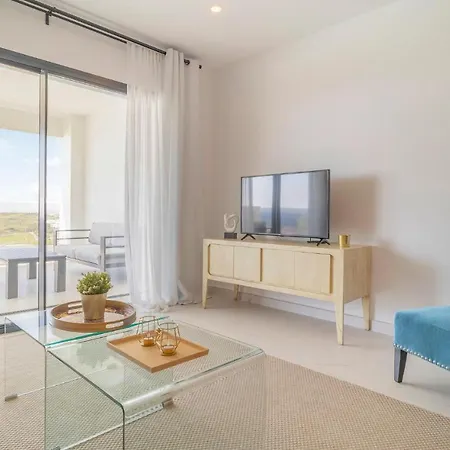 Amazing In With Wifi, Outdoor Swimming Pool And Swimming Pool شقة