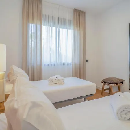 Amazing In With Wifi, Outdoor Swimming Pool And Swimming Pool